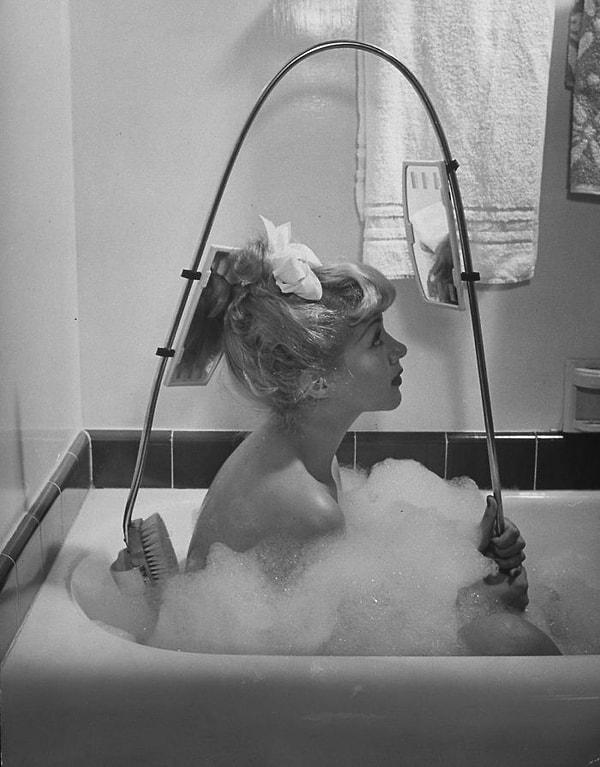 23. Sırt yıkamak için kullanılan bu alet. (1940)