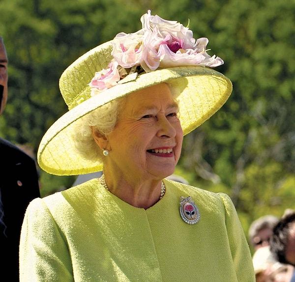 İngiltere'nin tonton mu tonton Kraliçesi II. Elizabeth'i bilmeyeniniz yoktur herhalde.