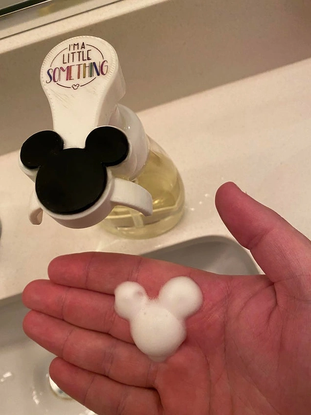"Bu sabunluk Mickey şeklinde sabun çıkartıyor!"