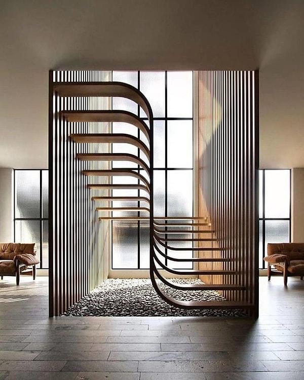 8. "Ahşaptan yapılmış tasarım harikası merdivenler."