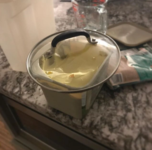 Tereyağı kapağı yerine tencere kapağı koyan bu hamile kadın: