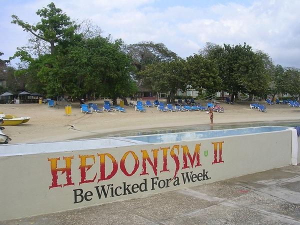 Dünyanın en güzel plajlarından biri olan '7 Mile Beach'de yer alan Hedonism II Resort'a gelenler genelde biraz 'değişik' insanlar.