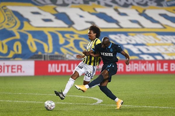 Sosa ve Lemos'un çarpışmasının ardından topu kazanan Afobe, 23. dakikada Trabzonspor'u 0-1 öne geçirdi.