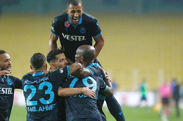 İlk yarı Trabzonspor'un 1-0'lık üstünlüğüyle sona erdi.