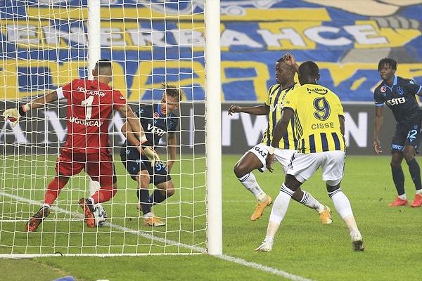 51. dakikada Fenerbahçe skoru eşitledi.