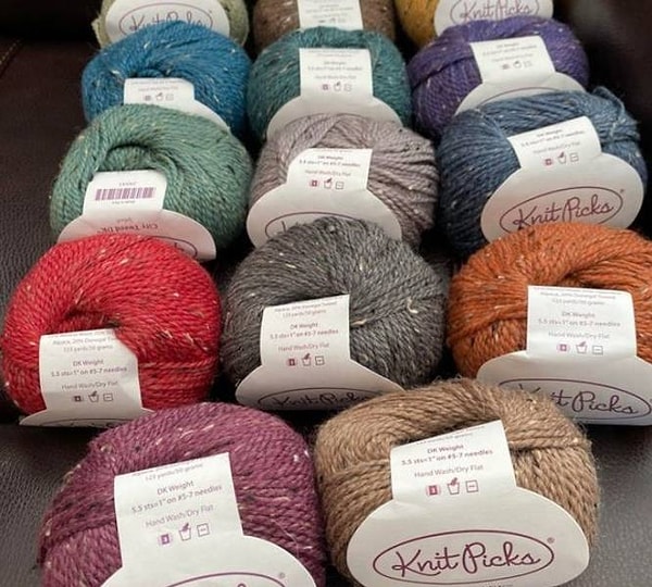 7. Мечта любого вязальщика: нежданно-негаданно наткнуться на высококачественную шерстяную пряжу и купить все за 6 долларов вместо 97.