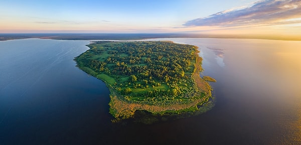 2. Все полуострова, один остров. Какой?