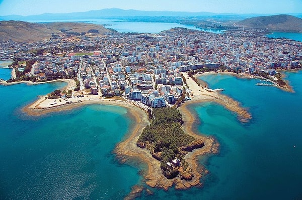 5. Греции принадлежат 1400 островов, из которых 227 заселены и только на 78 островах проживает более 100 жителей.