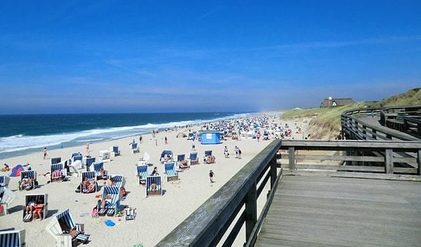 6. У какой из этих стран Европы есть выход к морю?