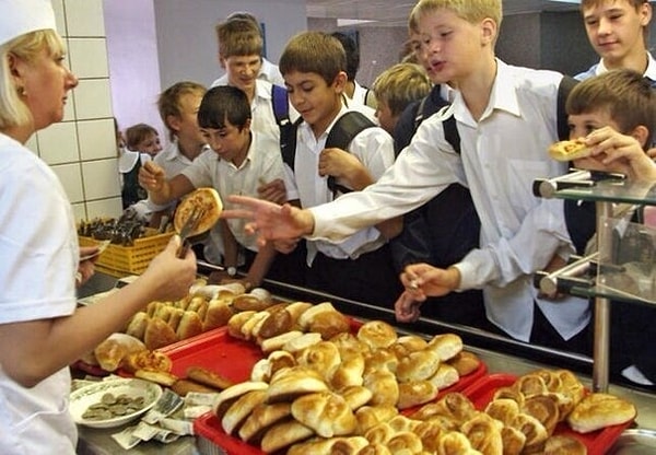 2. Тебе 12 и единственное, что тебя беспокоит - это контрольная по математике.