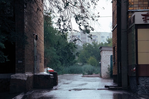 14. Дорога, по которой ты шёл рано утром домой, когда тебя отпустили с уроков, и ты был по-настoящему счастлив.