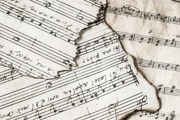 1. Как переводится с греческого слово "мелодия"?