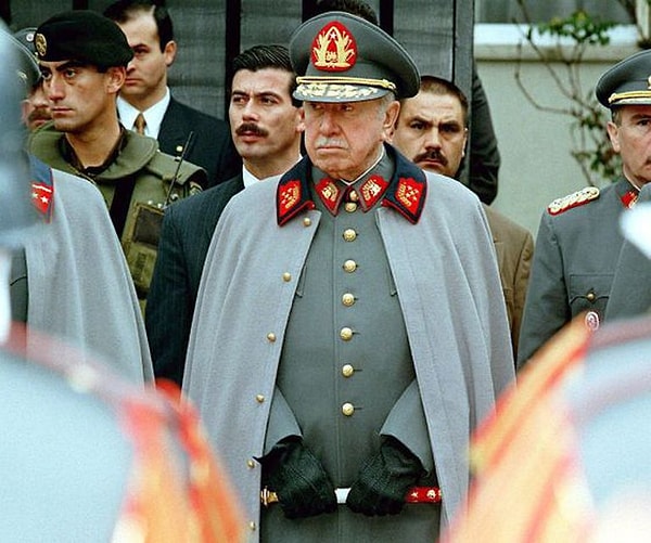 Böylece Şili, 1973'ten 1990'a kadar süren Pinochet rejiminin ardından ilk kez demokratik yönetimde yazılmış bir anayasaya sahip olacak.