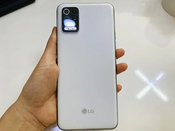 LG Q52, Android 10 işletim sistemine sahip oluşunun yanı sıra 4,000 mAh kapasiteli bir batarya içeriyor