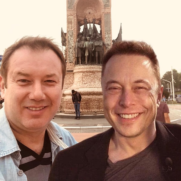 4. Akraba oldukları ortaya çıkan Şoray Uzun ve Elon Musk Taksim'de.