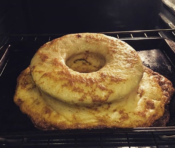 1. Беременная женщина, которая добавила в пирог в 12 раз больше пищевой соды и разрыхлителя: