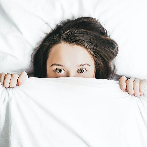 1. Çıplak uyumak daha rahat uyumanıza yardımcı olur.