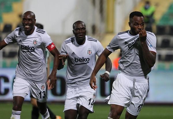 Beşiktaş 2. yarıya da golle başladı. 48. dakikada Rossier'in asistinde Larin farkı 3'e çıkardı: 0-3