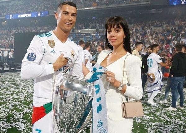 Ronaldo'nun ünüyle kendisi de ünlenen Georgina'nın Instagram'da 21 milyon takipçisi var.