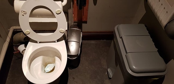 19. «Человек передо мной был так ленив, чтобы использовать мусорное ведро».