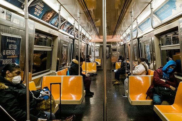 13. Bir keresinde New York metrosunda yapılan deneyde "Affedersiniz, yerinize oturabilir miyim?" denilen kişilerden %56'sı yerini vermiştir.