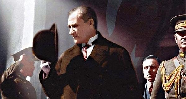 Mustafa Kemal Atatürk, Harp Akademisi'nden Kurmay Yüzbaşı olarak mezun oldu