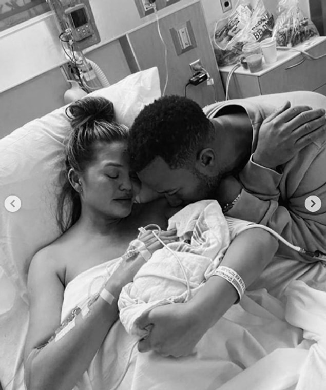 8. Bebeğini kaybettikten sonra hastane odasında çekilen fotoğrafları paylaşmasıyla tartışma yaratan model Chrissy Teigen, neden o paylaşımları yaptığını açıkladı!