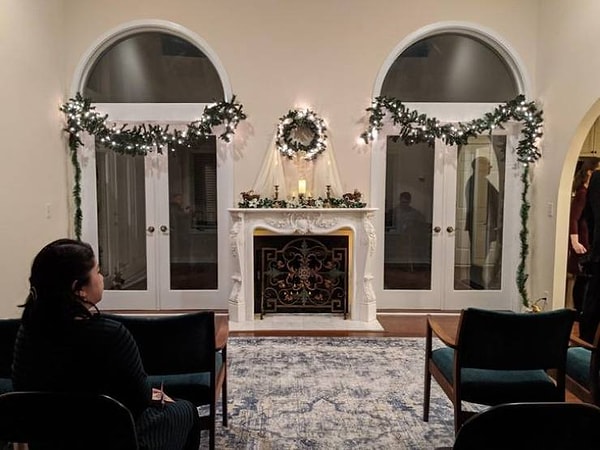 5. "Наши друзья отметили свадьбу в нашем новом доме, который еще стоял пустым (мы собирались переезжать только через неделю)".