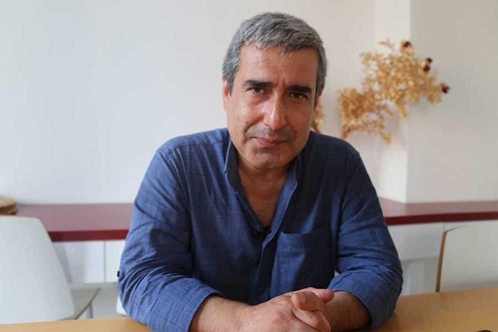 Tele1 Sunucusundan Tepki Çeken Sözler: 'Polisler Türkiye'de Cemevlerine Girip Rahatlıkla İşeyebiliyor'