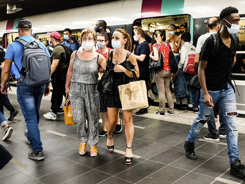 Avrupa'da İkinci Dalgayla Birlikte Sokağa Çıkma Yasakları Geri Döndü