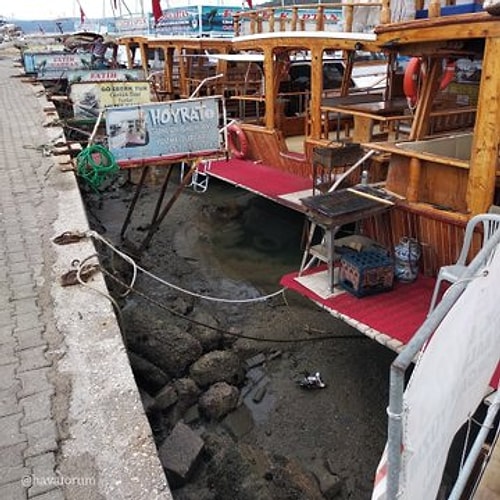 Çok Sayıda Bina Yıkıldı: Ege Açıklarında Meydana Gelen 6.6 Büyüklüğündeki Depremin Ardından İzmir'deki Görüntüler