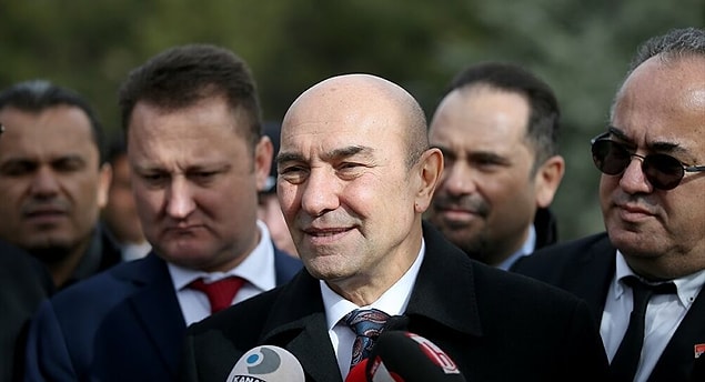 15:40 İzmir Belediye Başkanı Tunç Soyer: "20'ye yakın binada yıkım ihbarı aldık