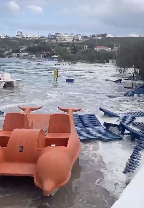 Seferihisar'dan Tsunami Görüntüleri: Ege Açıklarında Meydana Gelen Depremin Ardından Deniz Sokaklara Taştı!