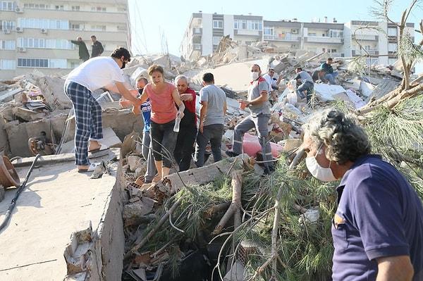 Bugün İzmir Seferihisar açıklarında 6.6 büyüklüğünde deprem meydana geldi. Deprem birçok çevre ilden hissedildi.