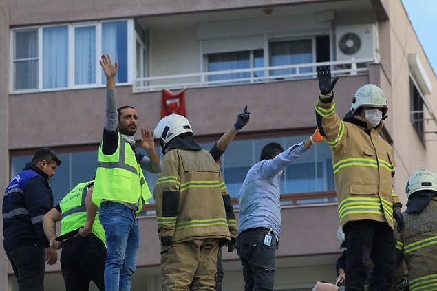 18:20 Enkaz altında kalanları kurtarma çalışmaları sürüyor