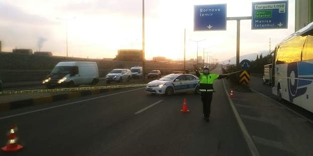 20:00 Turgutlu-İzmir karayolu İzmir yönüne tek taraflı olarak trafiğe kapatıldı