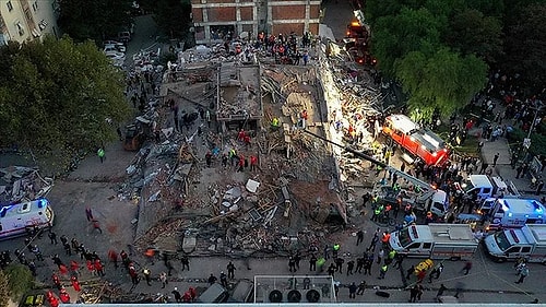 Buse Gibi Enkaz Altında Kalan Birçok İnsanın Hayatını Kurtarmak İçin Çabalayan Hayvan Dostlarımız Hepimizi Duygulandırdı