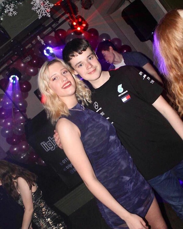 11. Брат с сестрой или пара?