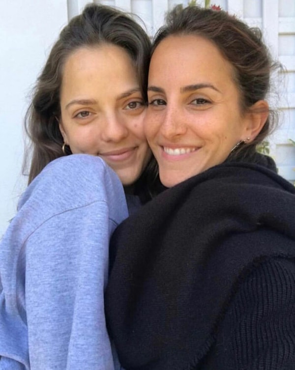 31. Сестры или пара?