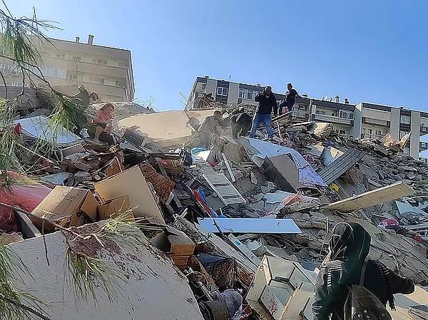 Birçok binanın çöktüğü depremde can kaybı 20'ye, yaralı sayısı 786'ya yükseldi.