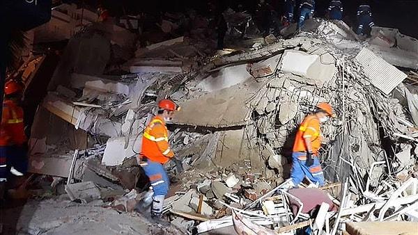Özellikle Bayraklı'daki binaların yıkılması ve can kaybı yoğunluğunun bu bölgede olması sosyal medyada çeşitli iddialara yol açtı.