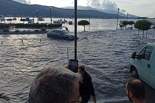 Deprem Komşu Yunanistan'ı da Vurdu: Sisam Adası'nda 2 Ölü, 19 Yaralı