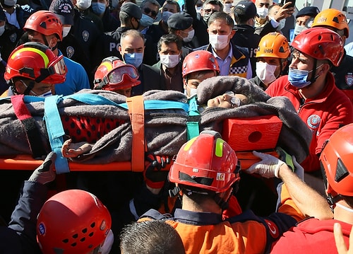 23 Saat Sonra Mucize Kurtuluş: Anne ve 3 Çocuğu Enkazdan Sağ Çıkarıldı