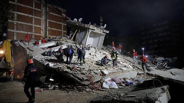 Ege Denizi’nde meydana gelen ve birçok ilde de hissedilen 6,6 büyüklüğündeki deprem, bölgede ciddi bir yıkıma sebep oldu.