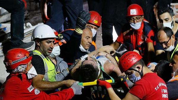 İzmir halkı yaralarını sarmaya çalışırken depremin şiddeti akıllara ister istemez büyük İstanbul depremini getiriyor.