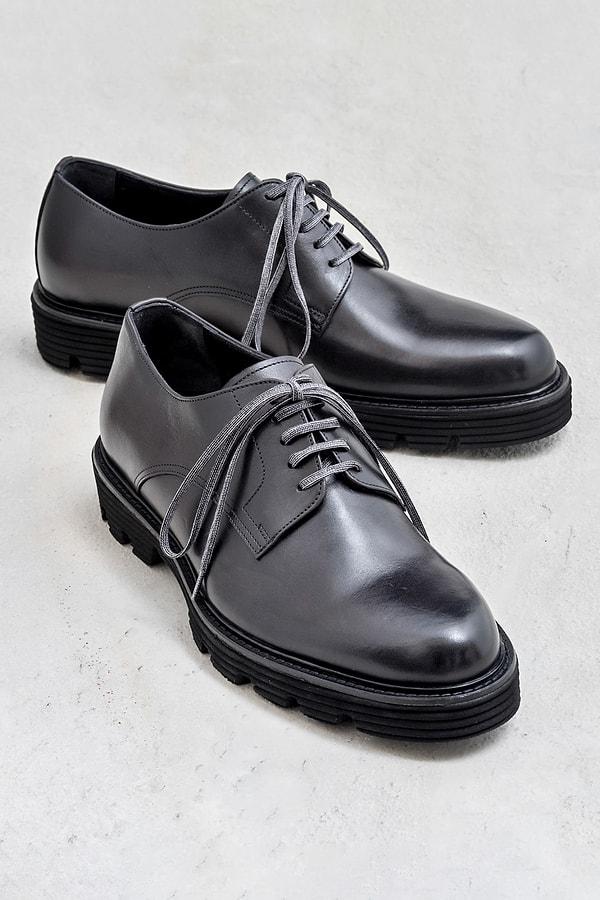 9. Antrasit rengi hakiki deri klasik ayakkabı Elle marka. Kalın taban ayakkabıdan hoşlananlar kaçırmasın çünkü şu anda fiyatı 699 TL yerine 235 TL.