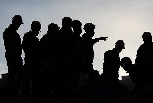 İzmir Depreminin 4. Günü: Can Kaybı 95'e Yükseldi, 5 Binada Çalışmalar Devam Ediyor