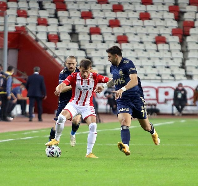 Maçın ilk yarısı 0-0 eşitlikle sonuçlandı.