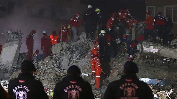 09:25 | AFAD hayatını kaybedenlerin sayısının 102'ye yükseldiğini açıkladı