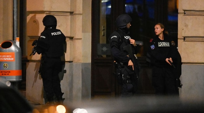 Viyana'daki Saldırıda Yaralı Polis ve Kadına Yardım Eden Türk Genci Konuştu